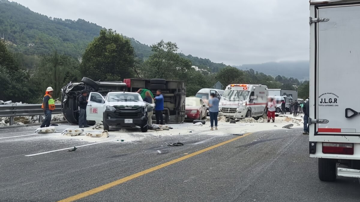 Reportan fuerte accidente con varios vehículos en carretera San Cristóbal-Tuxtla