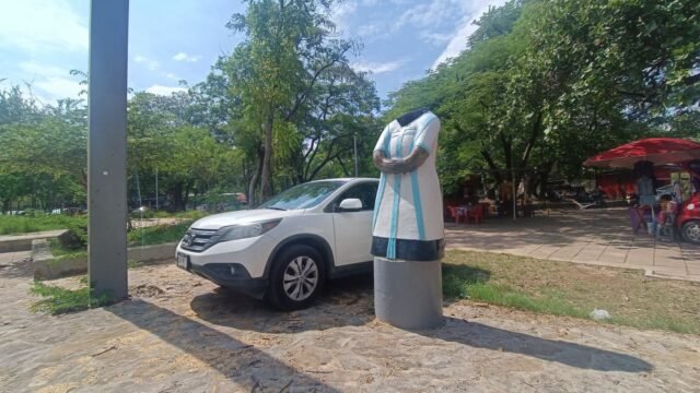 Restos de escultura Familia Tseltal sirven como estacionamiento en Unidad Administrativa