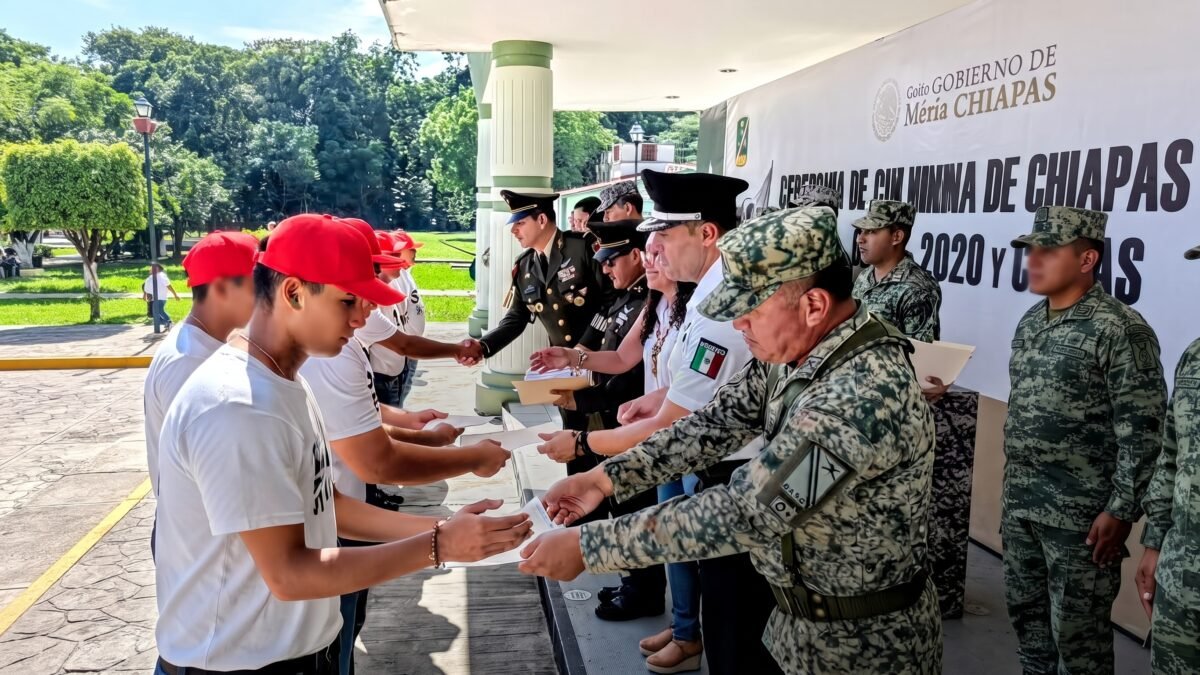 Rinden honores y cierran filas: 34 jóvenes concluyen el Servicio Militar en Tapachula
