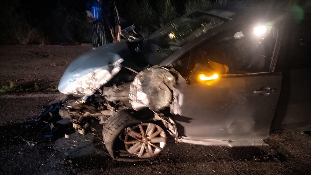 Se dan de frente y quedan hechos pedazos: dos carros chocan y dejan un lesionado en Villaflores