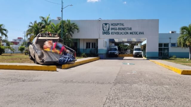 Se le fue la moto en los topes: derrapa frente a la universidad y acaba en el hospital en Villacorzo