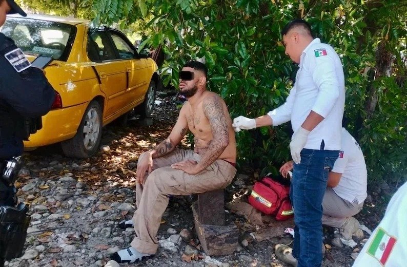 ¡Se les acabó la fe en plena caravana!: riña entre migrantes deja un herido y un detenido en Mapastepec