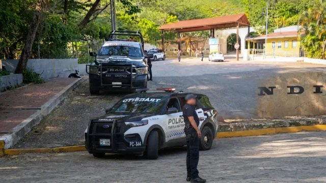 Se queda sin frenos en el Cañón del Sumidero: camioneta termina de cabeza con todo y raite