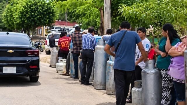 ¡Se quedan sin gas en Ocosingo! Familias hacen fila hasta por tres días para llenar su tanque