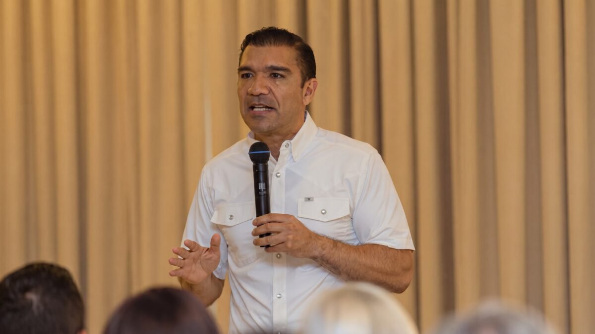 Secretario de Salud se reúne con empresarios y comerciantes en Tapachula