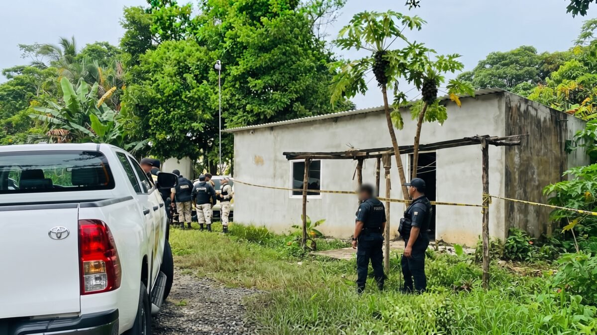 Seis integrantes de una familia son hallados sin vida en vivienda de Las Choapas