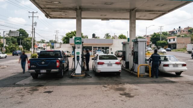 Sener garantiza abasto de gasolinas y diésel en el país y descarta alzas