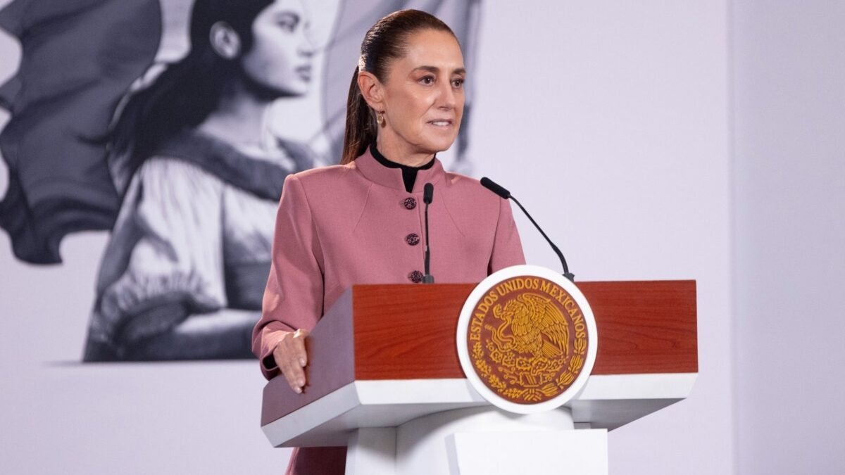 Sheinbaum afirma que compra consolidada de medicamentos ahorró 70 mil mdp