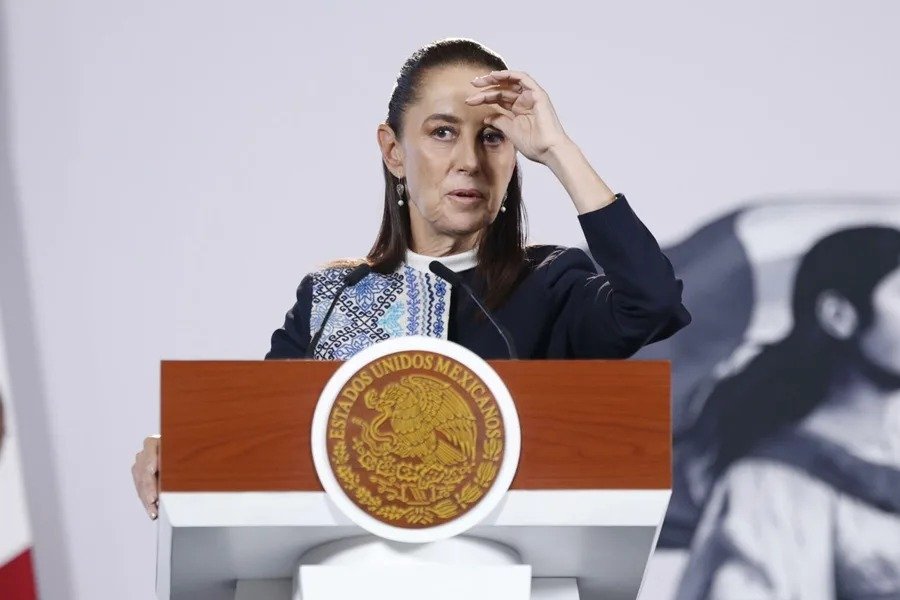 Sheinbaum afirma que compra de AT&T México mejorará competencia e internet