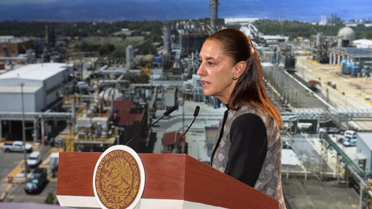 Sheinbaum anuncia inversión de 1.2 billones de pesos solo en electricidad