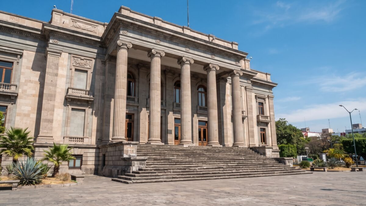 Silvano Aureoles presenta queja por nuevo peritaje de firma en amparo contra arresto