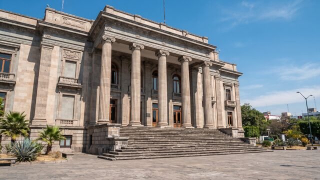 Silvano Aureoles presenta queja por nuevo peritaje de firma en amparo contra arresto