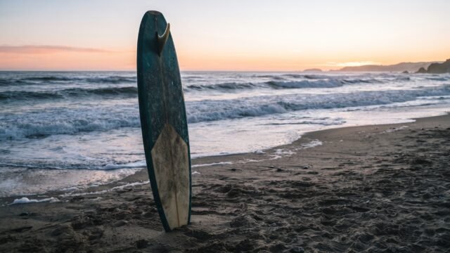 Suspenden al surfista Alan Cleland por presunta agresión sexual en Tahití