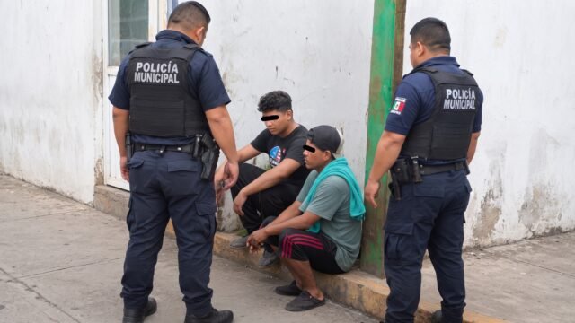 Taxistas someten a dos jóvenes por intento de asalto a conductor en Tapachula