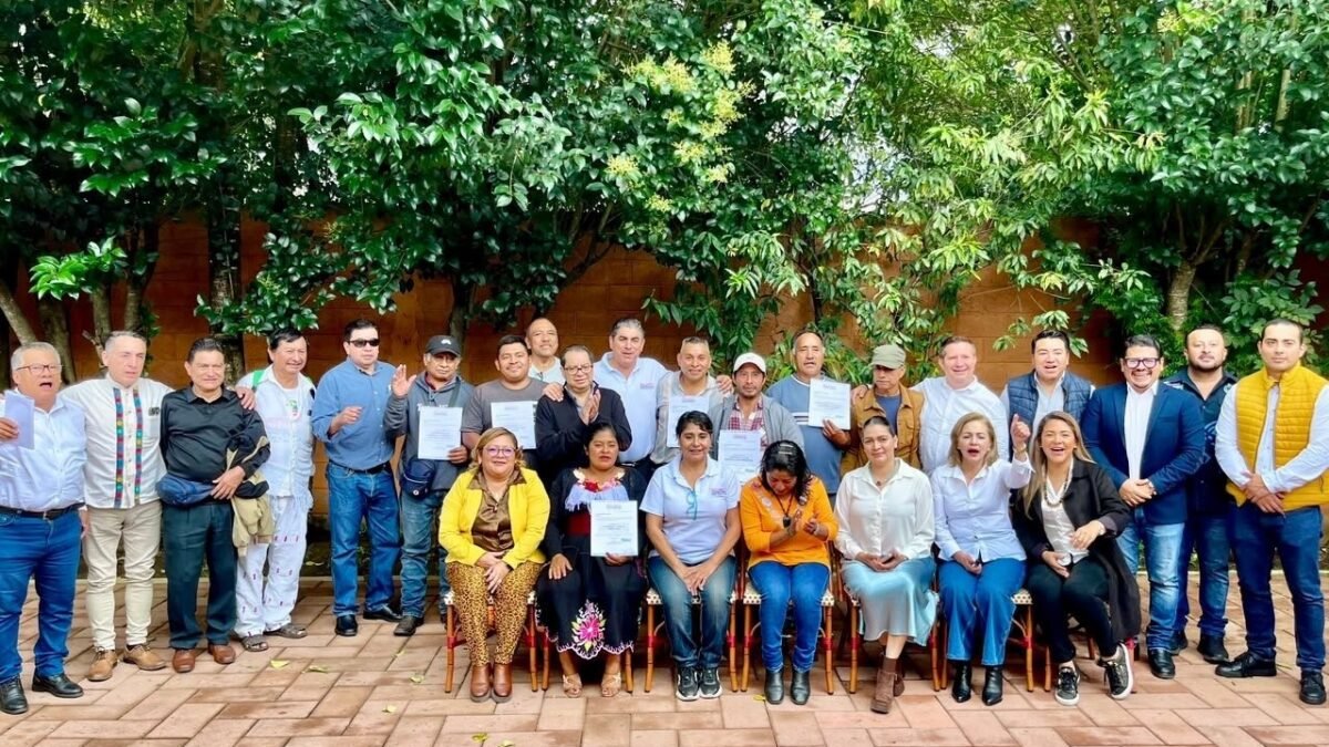 Toman protesta al comité municipal de Movimiento Esperanza en Huixtán