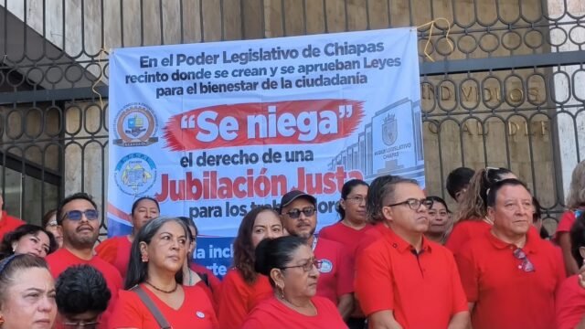 Trabajadores del Congreso de Chiapas toman sede para exigir jubilación justa