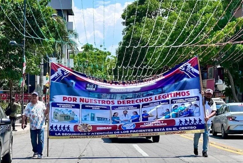 Trabajadores del IMSS protestan en Tuxtla Gutiérrez por falta de personal e insumos