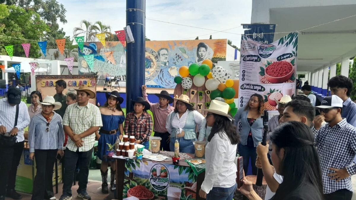 Transforman el Soconusco desde las aulas: Unach junta a 40 empresas en Tapachula