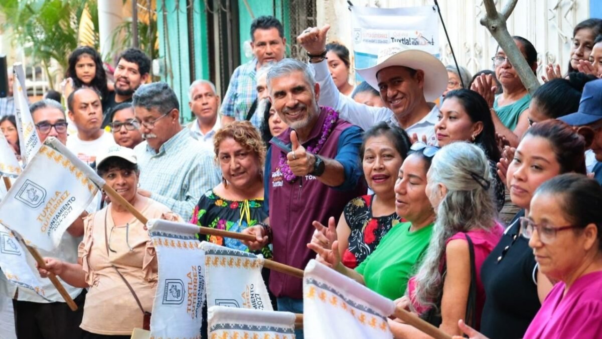 Tras años de espera: Angel Torres da banderazo a canal pluvial en la Madero de Tuxtla