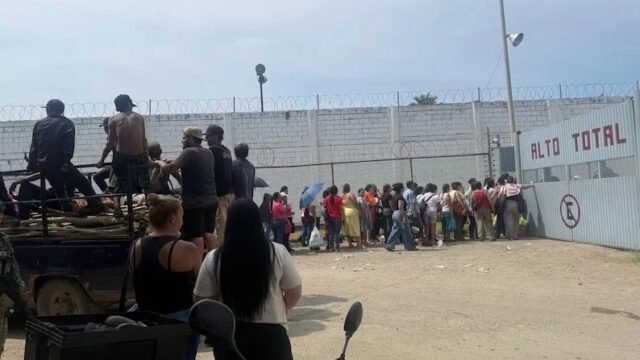 Trasladan a 49 internos de Sinaloa al penal federal de Villa Comaltitlán