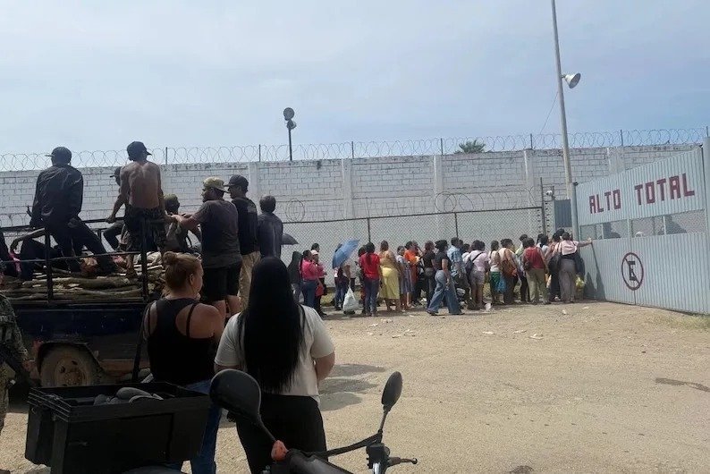 Trasladan a 49 internos de Sinaloa al penal federal de Villa Comaltitlán
