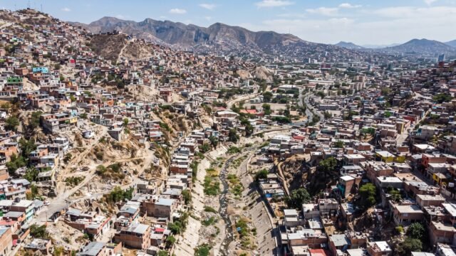 Urbanización mantiene condiciones de riesgo ante desastres en México, advierte la UNAM