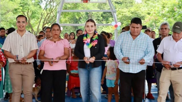 Valeria Rosales inaugura cancha y domo deportivo en colonia Juan Pablo II de Villaflores