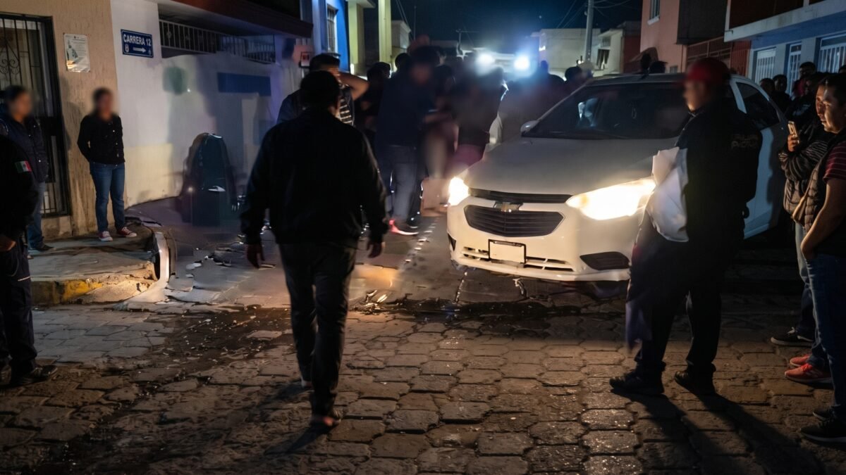 Vehículo se queda sin frenos y se estrella contra una casa en San Cristóbal