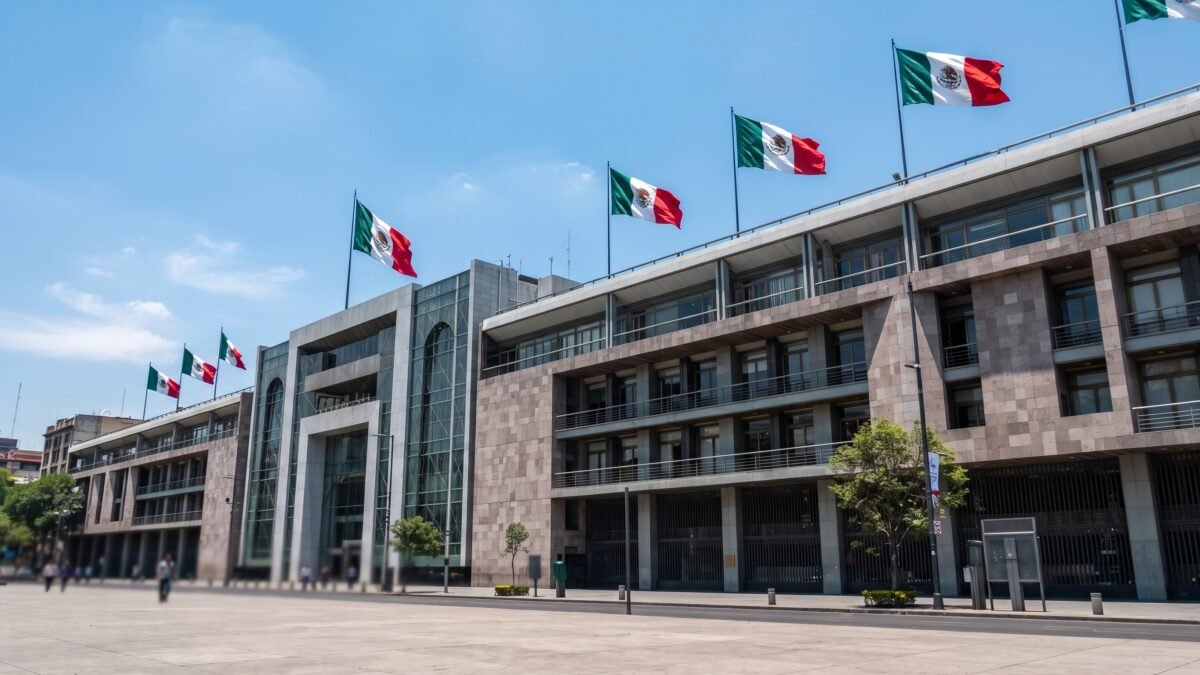 Velasco asegura en el Senado que la soberanía no se negocia ni se subordina