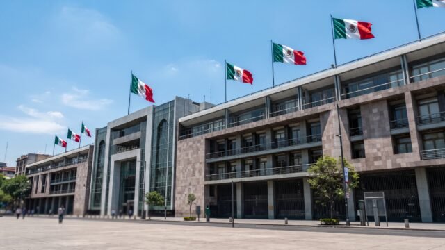 Velasco asegura en el Senado que la soberanía no se negocia ni se subordina
