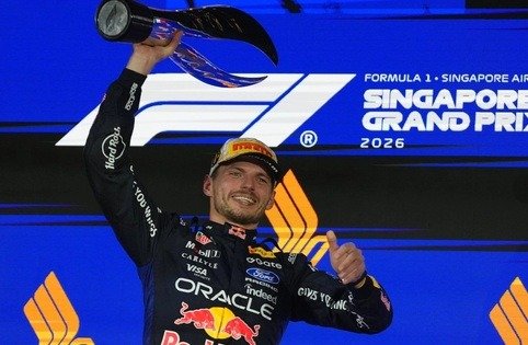 Verstappen conquista el Gran Premio de Singapur y suma segunda victoria consecutiva