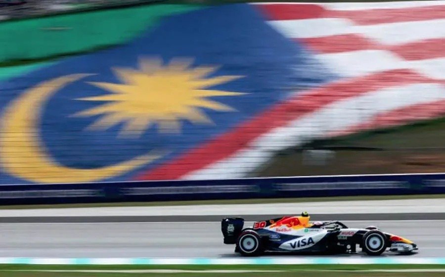 Verstappen y Leclerc lideran los ensayos del Gran Premio de Baréin en Sepang