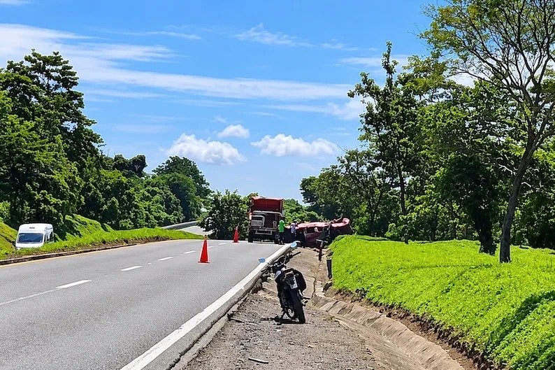 Volcadura deja una persona lesionada en el tramo carretero Tonalá-Pijijiapan