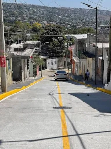 Vuelca transporte público en la colonia Insurgentes de Tuxtla; cuatro lesionados