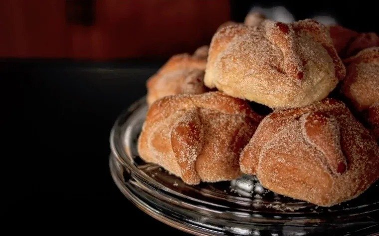 ¡Ya huele a muertito!: México horneará 4.5 millones de kilos de pan de muerto por mil 34 millones