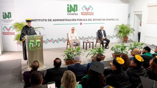 ¡Ya son maestros y doctores!: IAP Chiapas entrega 34 títulos de posgrado en Tuxtla