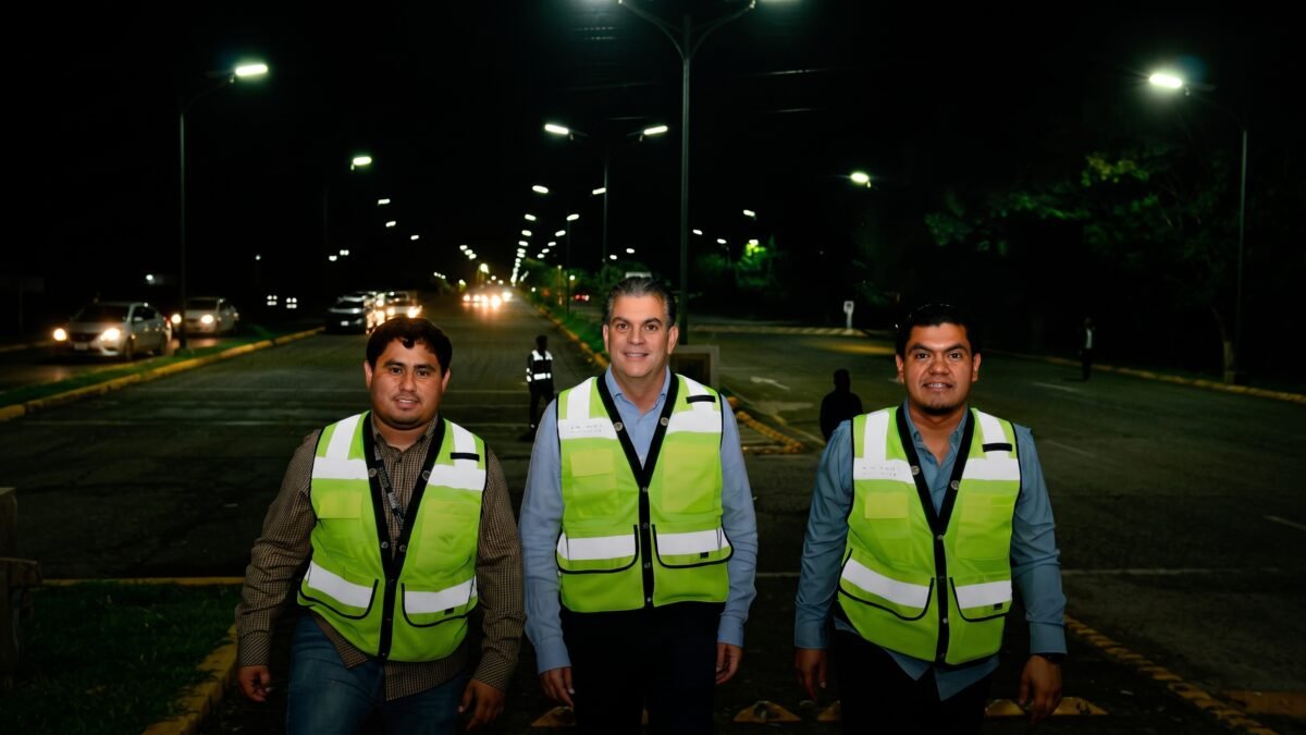 Yamil Melgar supervisa alumbrado público en calles y avenidas de Tapachula
